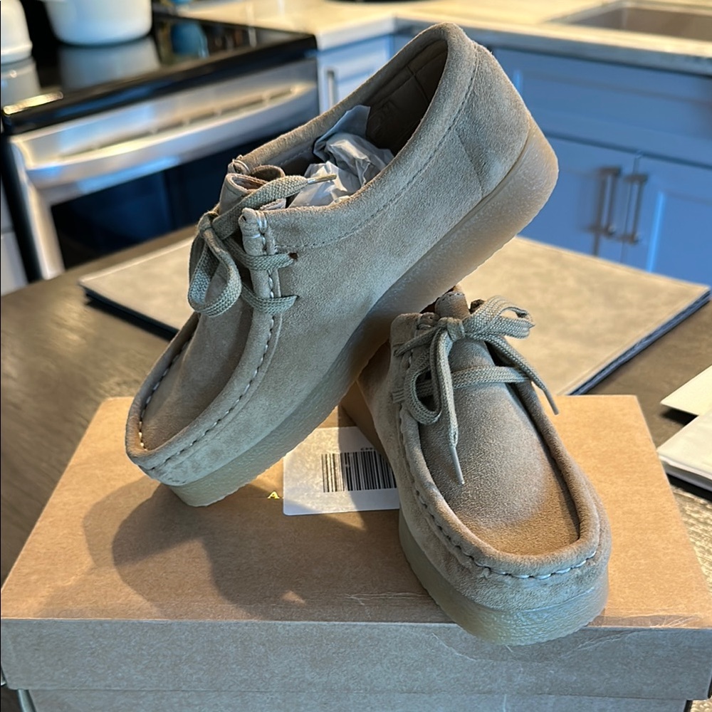 Women's Tan Moccasins